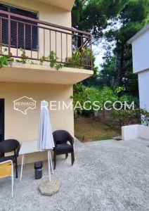 Haus in Bar, Montenegro mit Meerblick im Wald