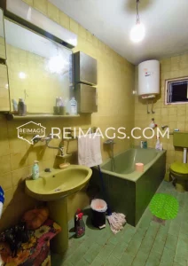 Haus in Bar, Montenegro mit Meerblick im Wald