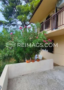 Haus in Bar, Montenegro mit Meerblick im Wald