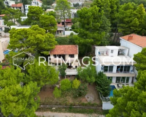 Haus in Bar, Montenegro mit Meerblick im Wald