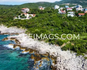 Erschlossenes Grundstück an erster Linie zum Kauf in Montenegro