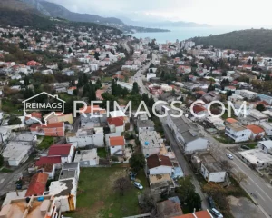 mmobilien - Grundstück in der Nähe der Hauptstraße in Sutomore, Montenegro.