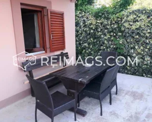 Immobilien in Bar, Haus mit Meerblick