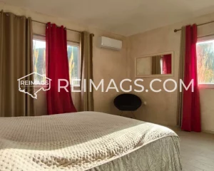 Immobilien in Bar, Montenegro, Haus mit Pool