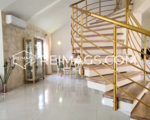 Immobilien in Bar, Montenegro, Haus mit Pool