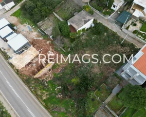 Investitionsgrundstück-am-Straßenrand-in-Montenegro-Meerblick