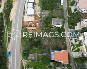 Investitionsgrundstück-am-Straßenrand-in-Montenegro-Meerblick