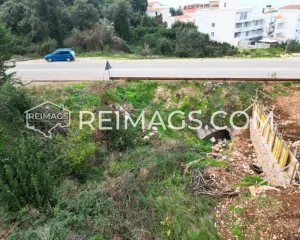 Investitionsgrundstück-am-Straßenrand-in-Montenegro-Meerblick