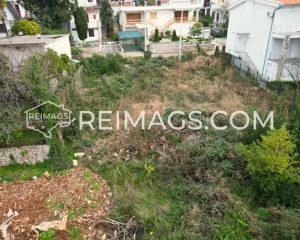 Investitionsgrundstück-am-Straßenrand-in-Montenegro-Meerblick