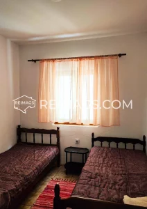 Private parking for 4 cars City water and sewage Air conditioning Internet